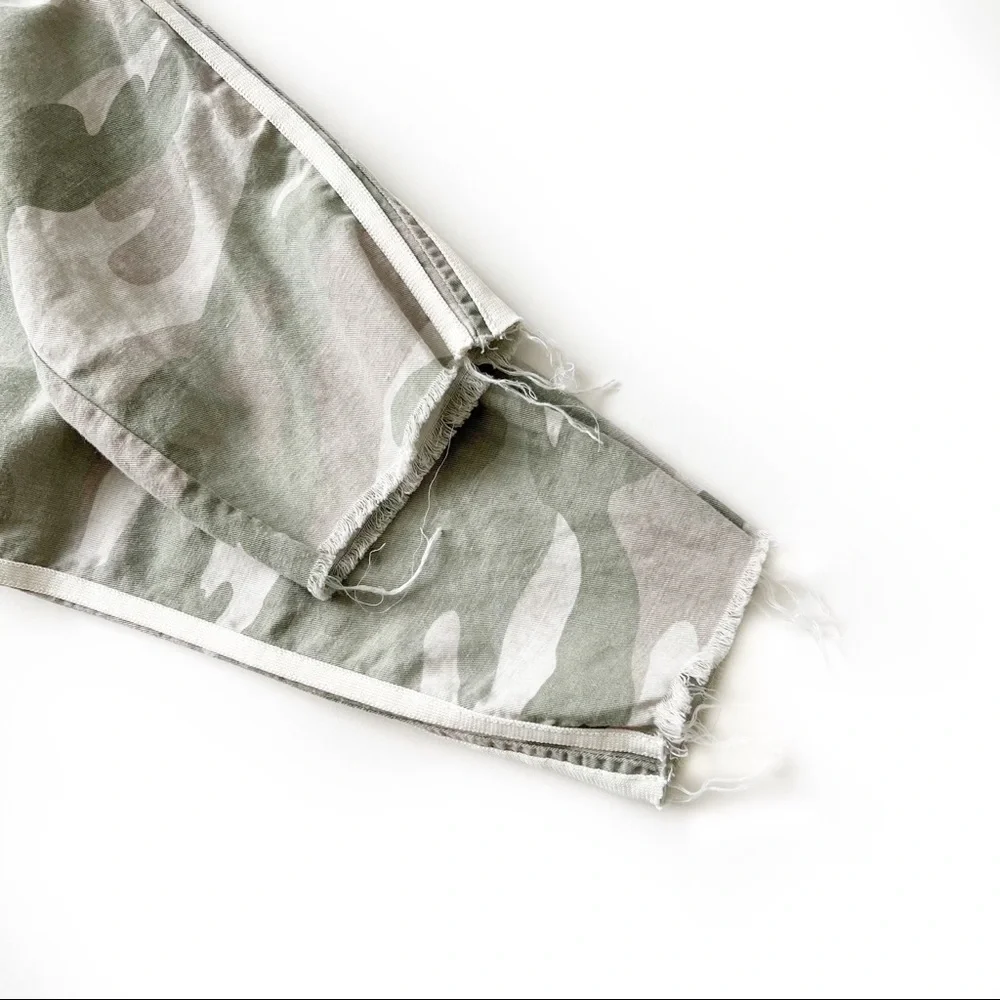 MOTHER THE SHAKER CHOP CROP FRAY Linen Blend Desert Print Camo Jeans Pan… - Picture 6 of 16